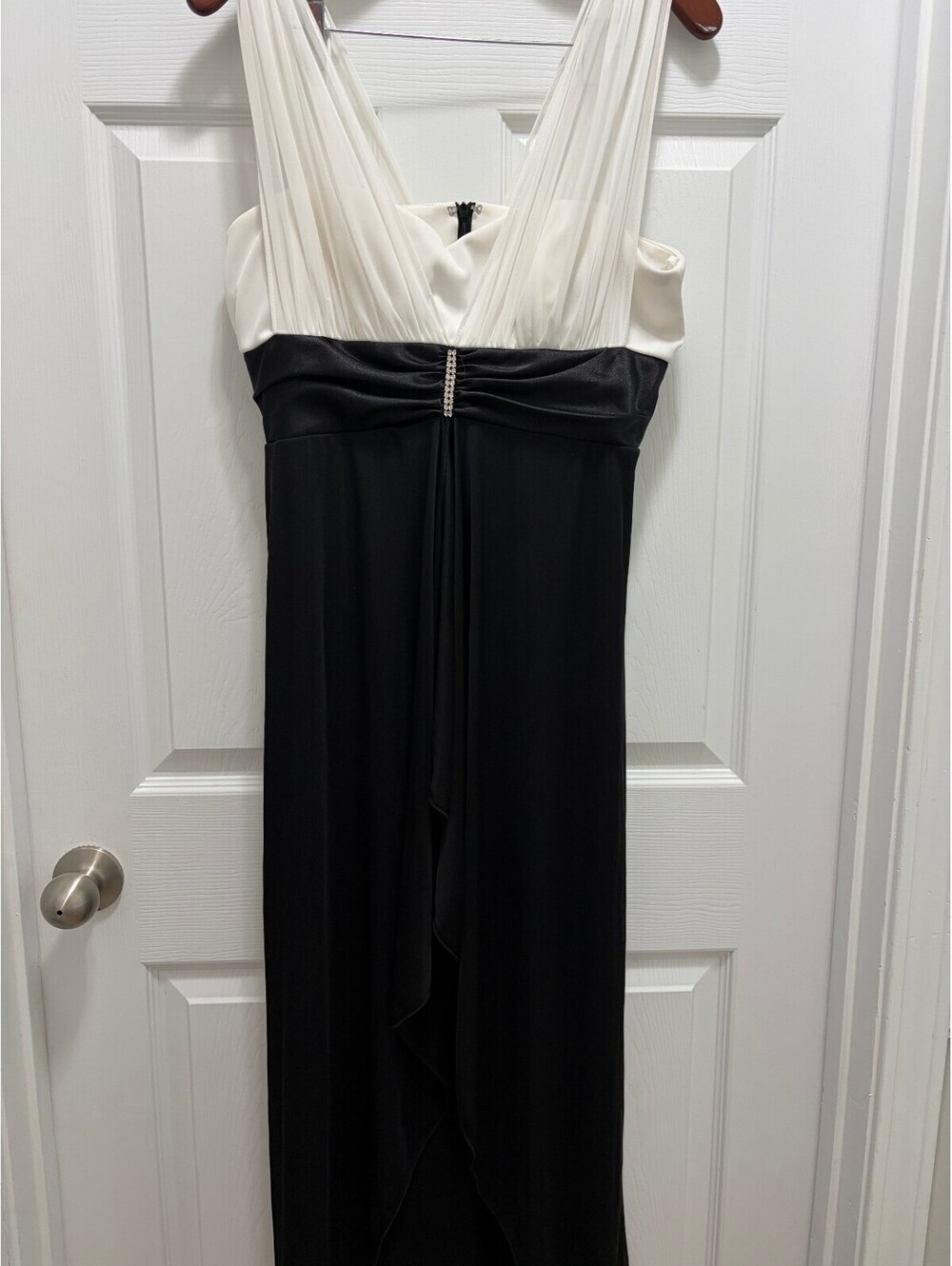 Elegant Black and White Evening Dress Size 12 by Onyx Nite